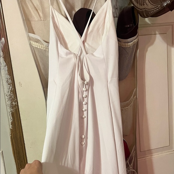 Chic White Backless Dress - Picture 2 of 2